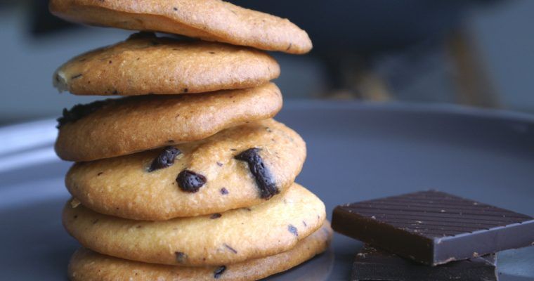 Sugar-free almond and chocolate biscuits