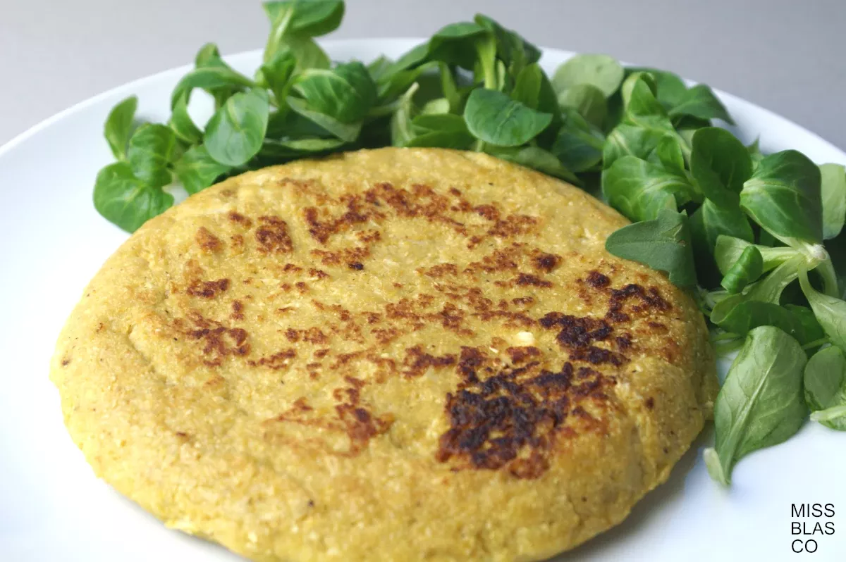 Eggless cauliflower frittata with green leaves