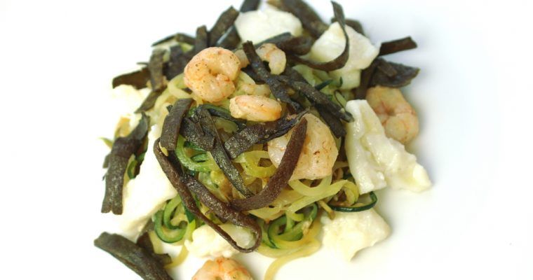 zicchini noodles with seaweed and prawns