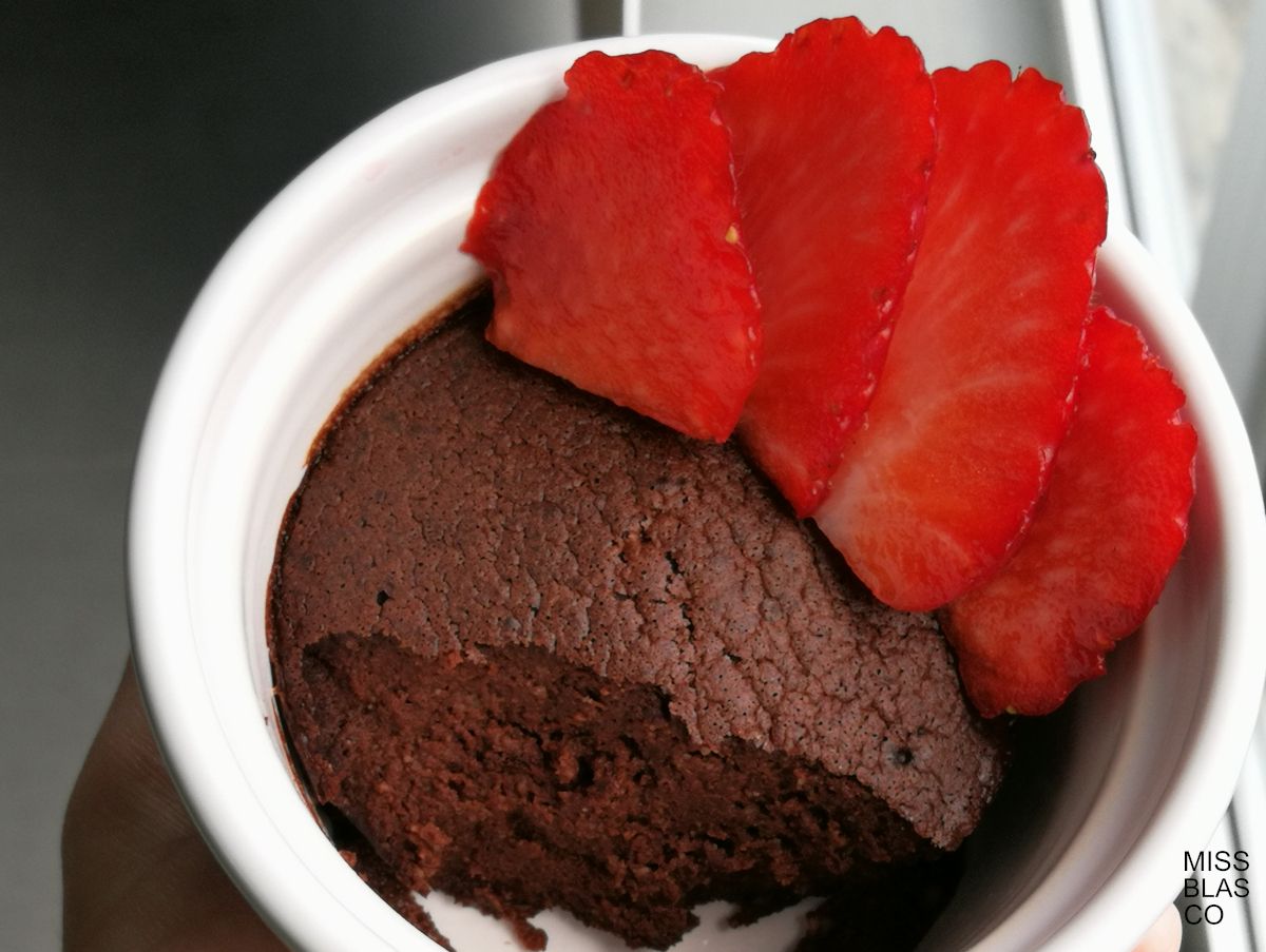 sugar-free chocolate pudding in a bowl