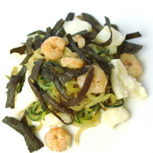 zicchini noodles with seaweed and prawns