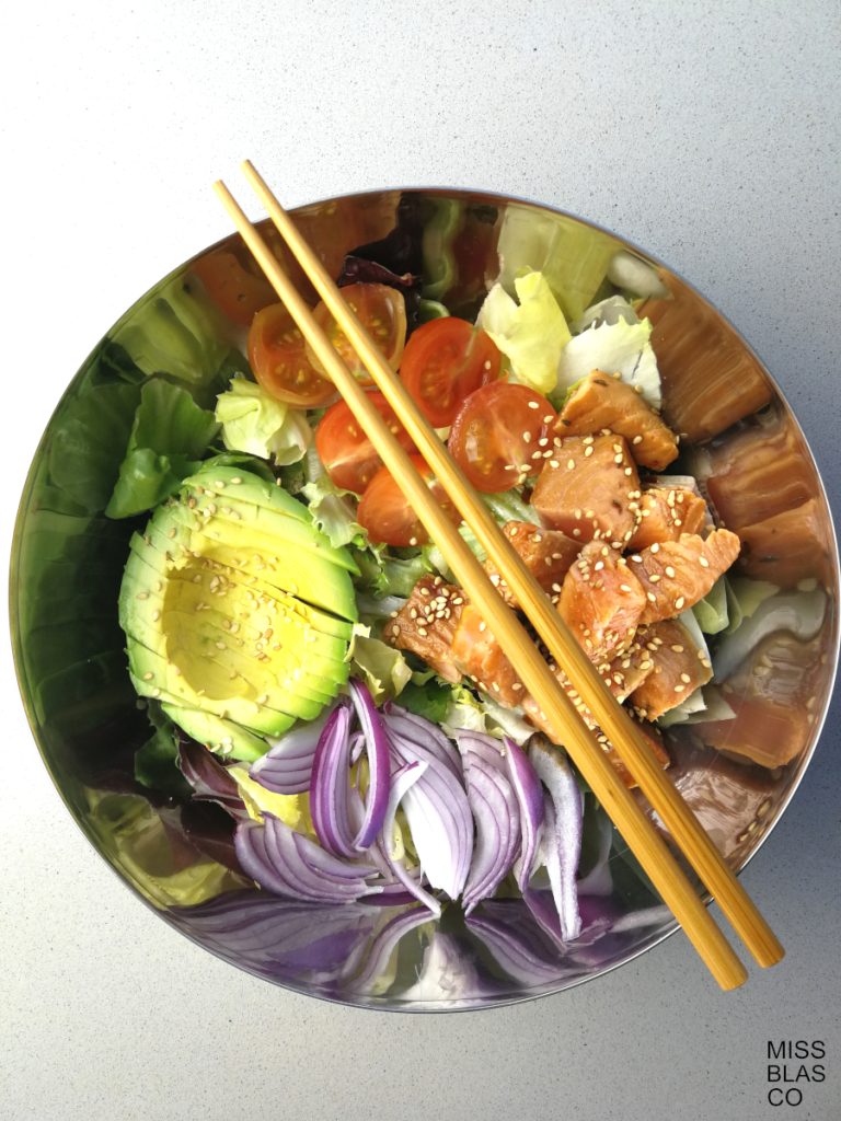 easy salmon poke bowl