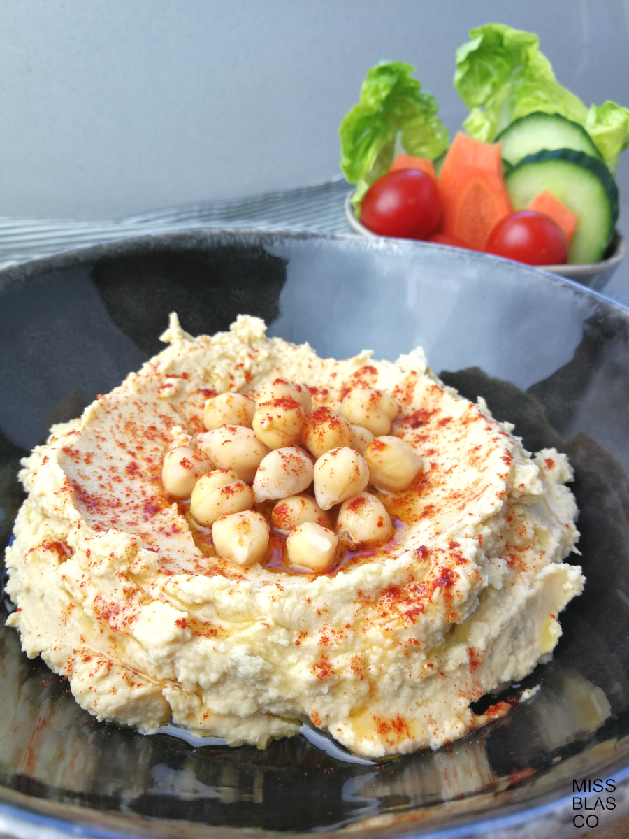 classic hummus and crudites