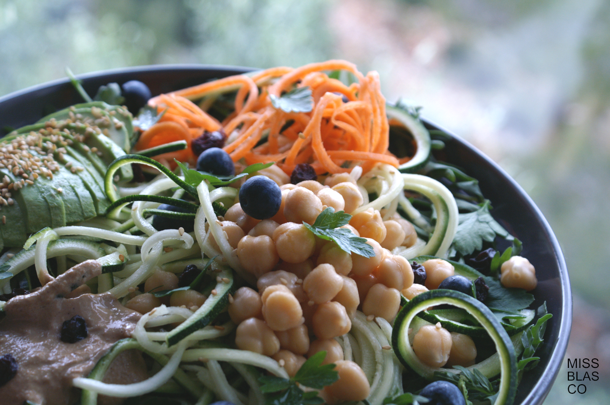 zucchini noodles and chikpeas