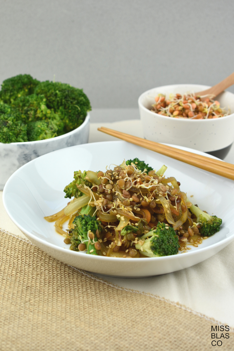 Sprouted Lentil Stir-Fry with Broccoli 