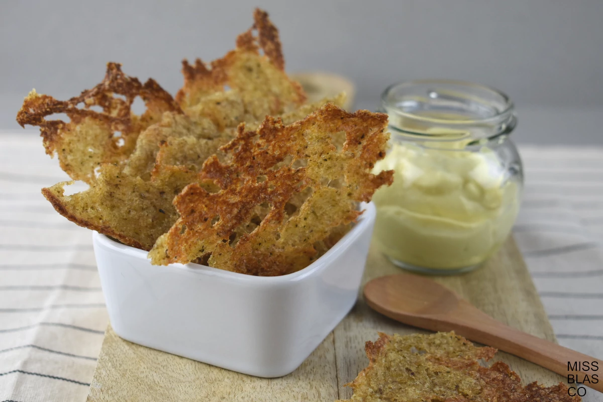 Gluten free quinoa crisps with a homemade yogurt sauce