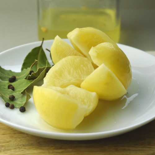 detalle de limones fermentados