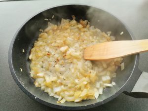 cebolla en sartén