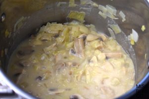 crema de champiñones en olla