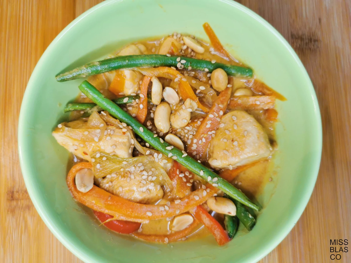 easy red curry chicken in a green bowl