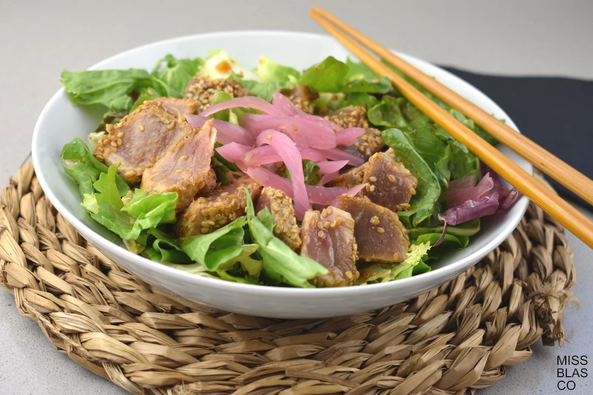 Tuna tataki salad in a white bowl